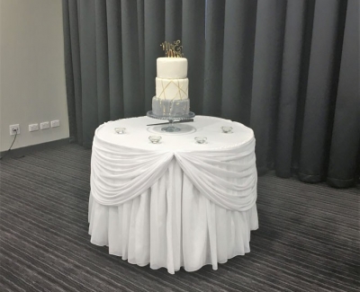 White cake table linen with drapping