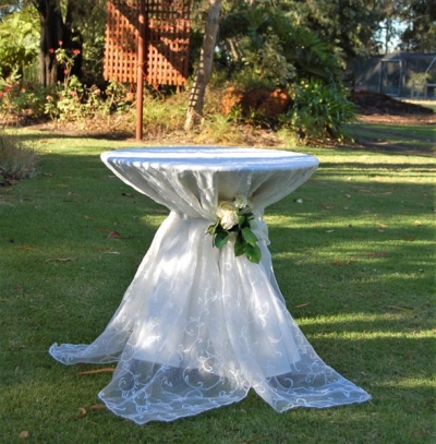Signing table arrangment